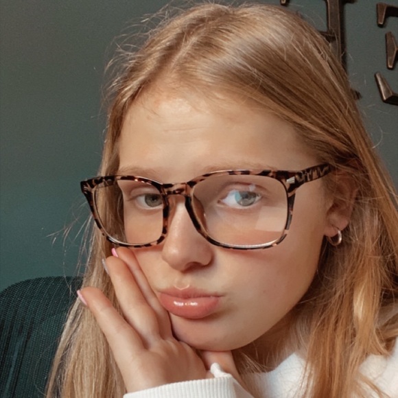 Meet your Posher, Avery - Picture 1 of 1